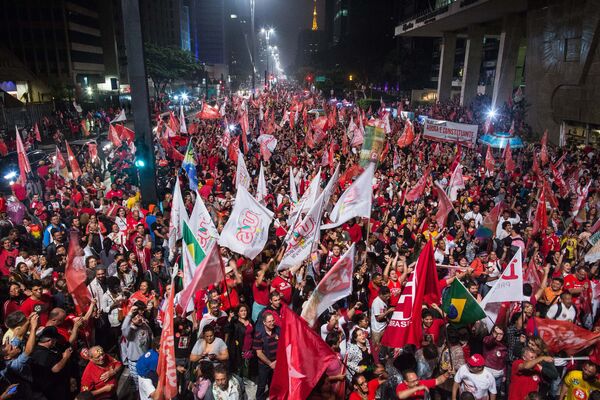 Сторонники бразильского президента Дилмы Руссефф