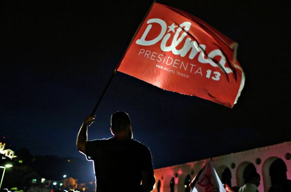 Сторонник президента Бразилии Дилмы Руссефф