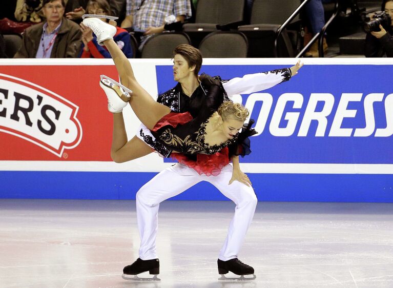 Российские фигуристы Александра Степанова и Иван Букин на Skate America