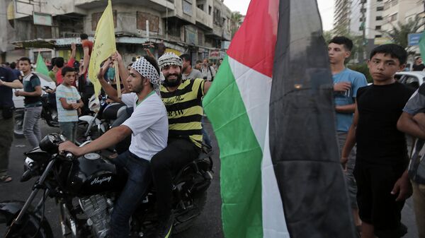 Члены палестинского движения ФАТХ на улицах Газы