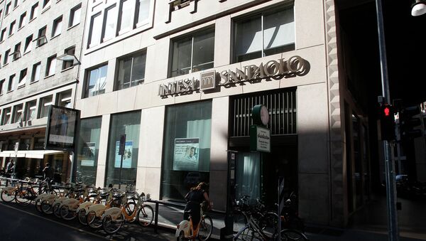 Офис банка Intesa Sanpaolo в Милане. Архивное фото
