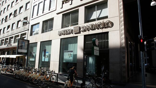 Офис банка Intesa Sanpaolo в Милане. Архивное фото