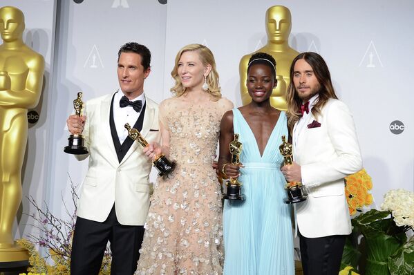 Актеры Мэттью МакКонахи, Кейт Бланшетт, Люпита Нионго и Джаред Лето на церемонии вручения премии Оскар. 2014