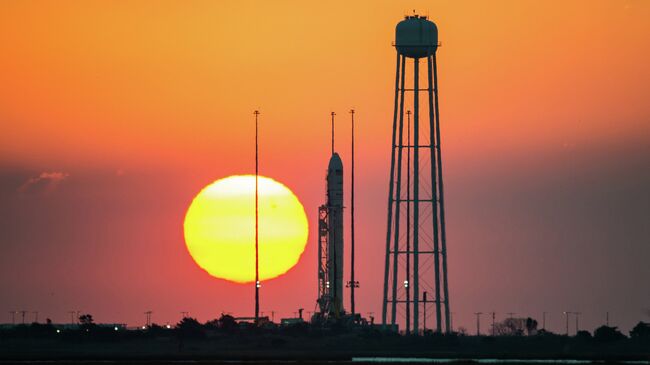 Ракета-носитель Antares с космическим грузовиком Cygnus