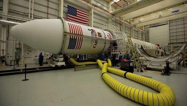 Ракета-носитель Antares с космическим грузовиком Cygnus. Архивное фото.