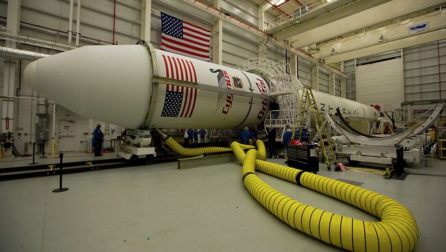 Ракета-носитель Antares с космическим грузовиком Cygnus