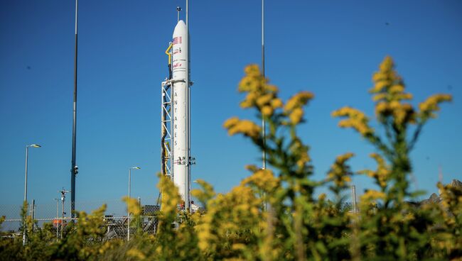 Ракета-носитель Antares с космическим грузовиком Cygnus. Архивное фото