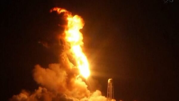 Момент взрыва ракеты-носителя Antares с космическим грузовиком Cygnus