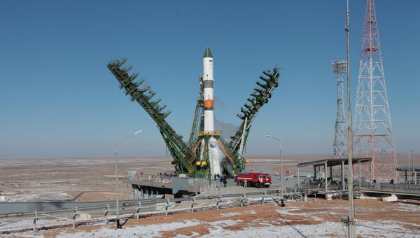 Ракета-носитель Союз 2.1а с транспортным грузовым кораблем Прогресс М-25М перед пуском с космодрома Байконур