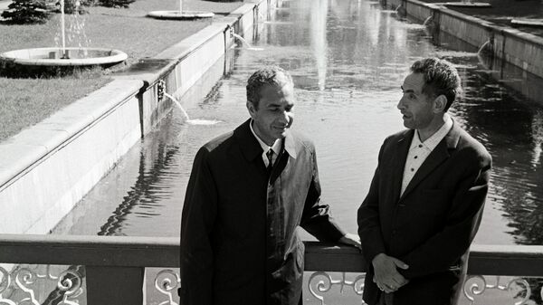 Министр иностранных дел Италии А.Моро в СССР (слева). В Петергофе