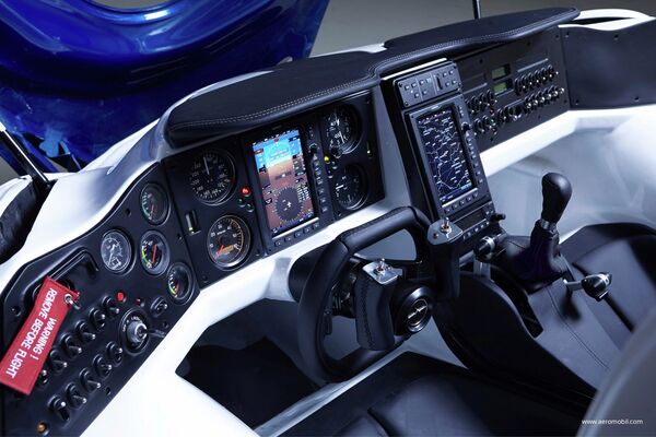 Интерьер кабины летающего автомобиля AeroMobil 3.0