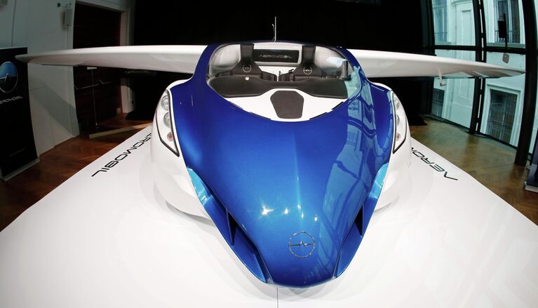 Летающий автомобиль AeroMobil 3.0 во время мировой премьеры в Вене, Австрия