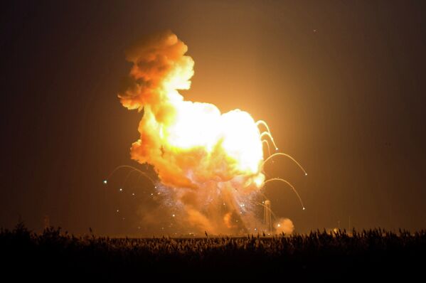 Взрыв ракеты-носителя Antares с космическим грузовиком Cygnus