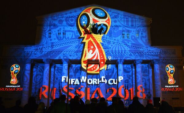 Проекция официального логотипа чемпионата мира 2018 по футболу на фасаде Государственного академического Большого театра