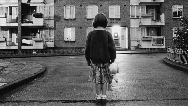 Девочка на улице Лондона. Архивное фото