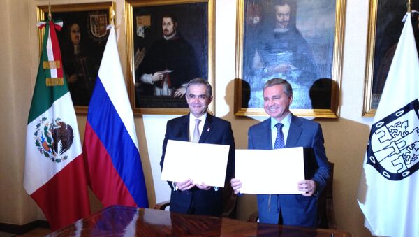 Подписание протокола между властями Мехико и Москвы, архивное фото.