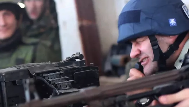 Актер Михаил Пореченков посетил позиции ополченцев в аэропорту Донецка