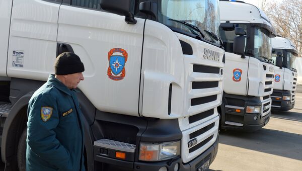 Грузовые автомобили с российской гуманитарной помощью в Донецке. 31 октября 2014