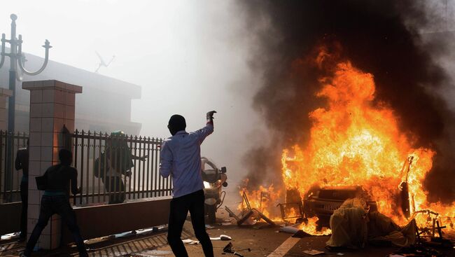 Беспорядки на улицах столицы Буркина-Фасо города Уагадугу. 30 октября 2014