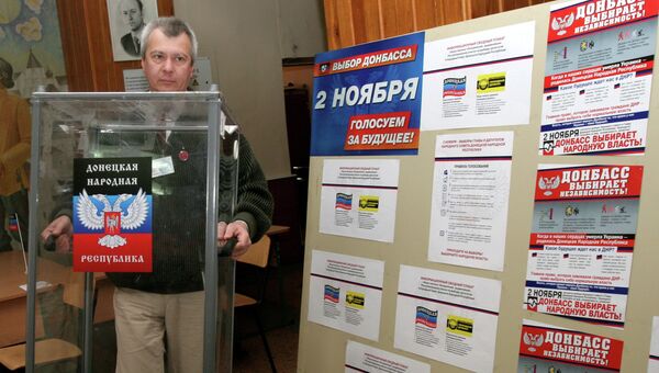 Подготовка к выборам в Донецке. Архивное фото