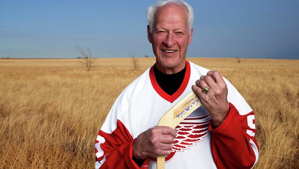 Канадский легендарный хоккеист Горди Хоу, архивное фото