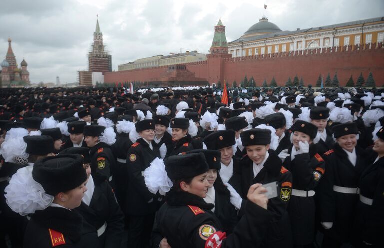 Курсанты на репетиции торжественного марша, посвященного параду 1941 года