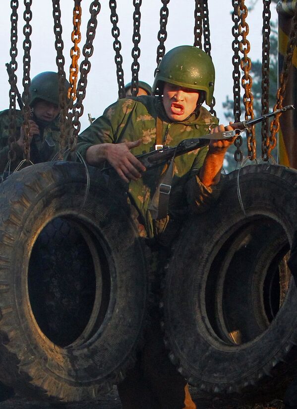 Сдача экзамена на краповый берет служащими белорусского спецназа