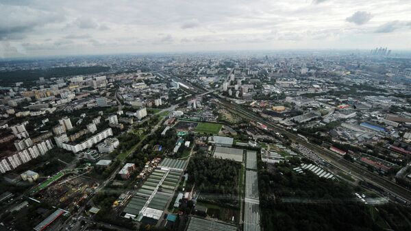 Вид на район Москвы Марьина роща со смотровой площадки Останкинской телебашни