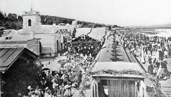 Репродукция фотографии Встреча первого поезда в Иркутске