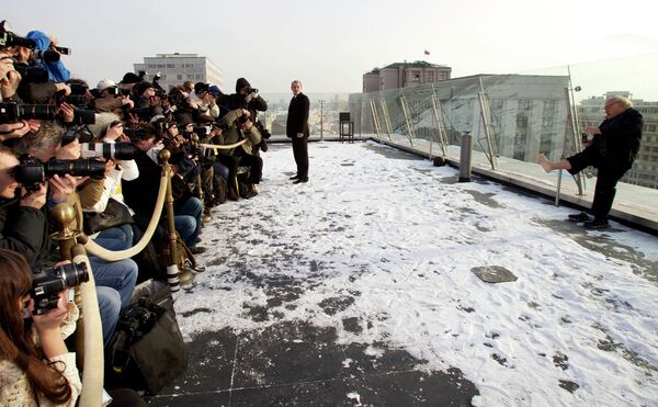 Американский актер Дэнни Де Вито позирует перед фотографами во время визита в Москву