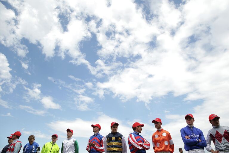 Наездники перед началом скачек Melbourne Cup Day