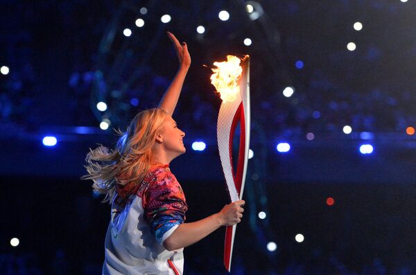 Теннисистка Мария Шарапова участвует в финальном этапе эстафеты Олимпийского Огня
