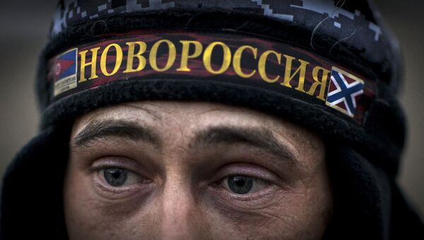 Ополченец Луганской народной республики на первой линии обороны в Славяносербском районе неподалеку от Луганска. Архивное фото