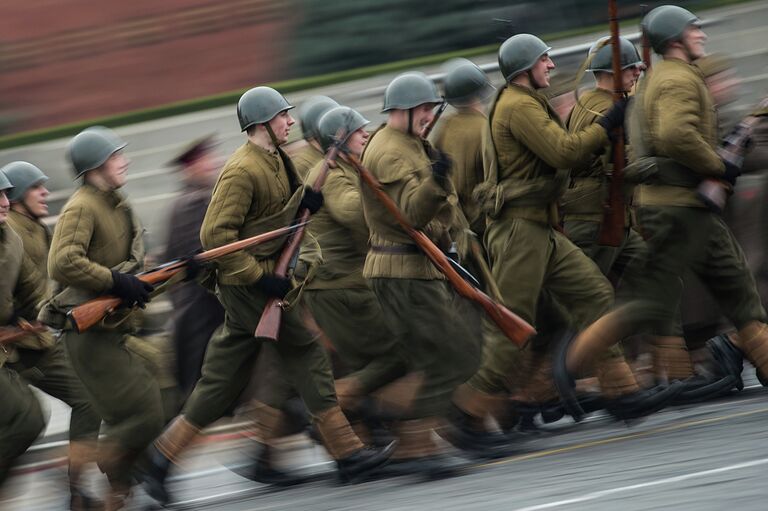 Репетиция торжественного марша, посвященного легендарному параду 1941 года