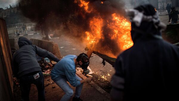 Столкновения палестинцев с полицией в лагере беженцев Шуафат, Иерусалим. Архивное фото