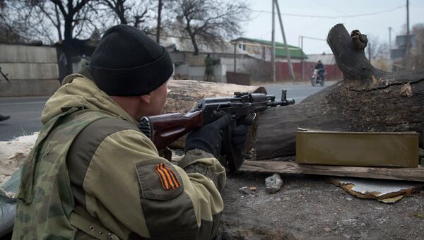 Бойцы ДНР на боевых позициях в Донецке. Архивное фото