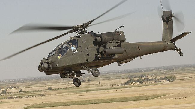 Вертолет модели McDonnell Douglas AH-64 Apache. Архивное фото