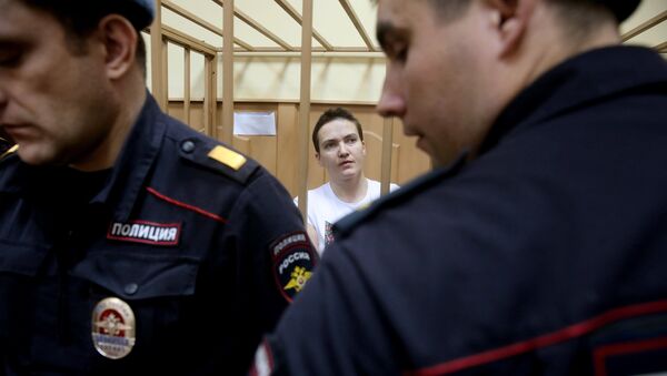 Украинская летчица Надежда Савченко во время заседания в Басманном суде Москвы. Архивное фото
