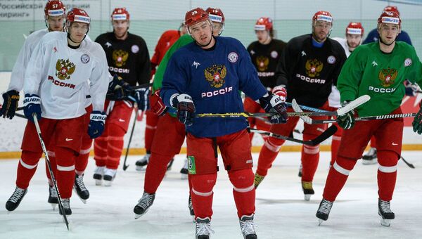 Игроки сборной России по хоккею на тренировке. Архивное фото