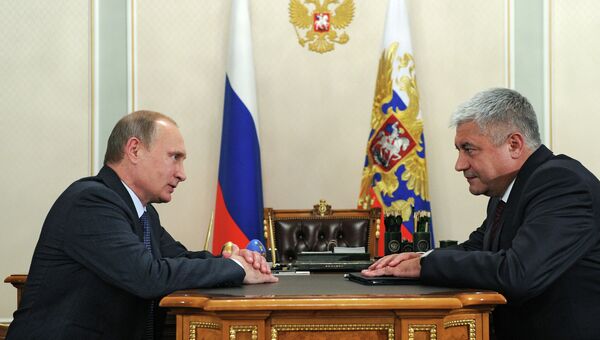 Президент России Владимир Путин и министр внутренних дел РФ Владимир Колокольцев во время рабочей встречи