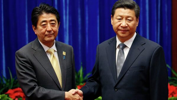 Синдзо Абэ и Си Цзиньпин провели встречу на полях саммита АТЭС в Пекине