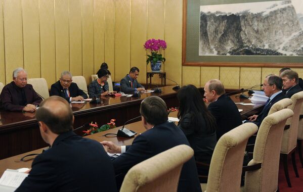 Президент РФ Владимир Путин во время встречи с премьер-министром Малайзии Наджиб Тун Разаком на саммите АТЭС