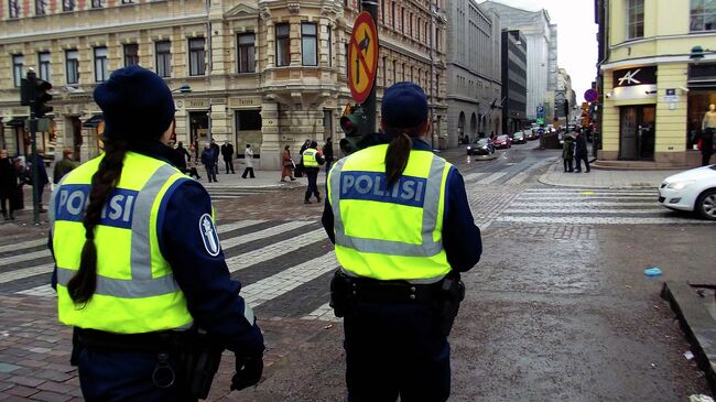 Финская полиция на улице Хельсинки. Архивное фото