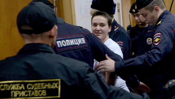 Украинская летчица Надежда Савченко, обвиняемая в причастности к убийству российских журналистов