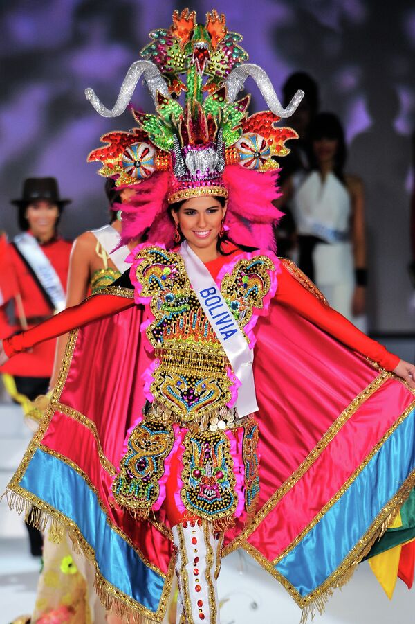 Мисс Боливия во время финала международного конкурса красоты Miss International в Токио