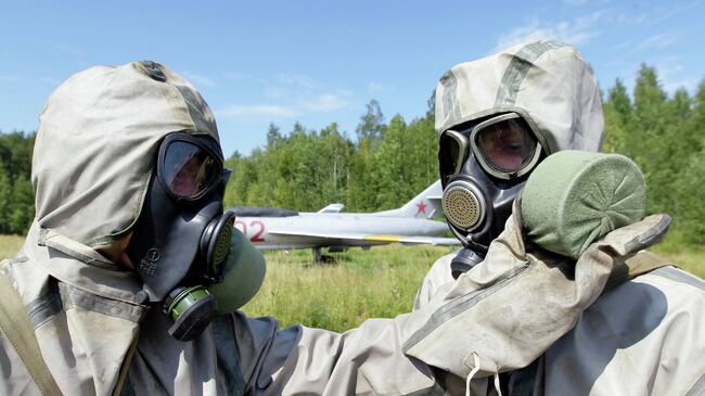 Военнослужащие из состава войск радиационной, химической и биологической защиты. Архивное фото