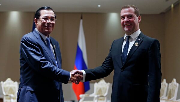 Председатель правительства России Дмитрий Медведев и премьер-министр Камбоджи Хун Сен