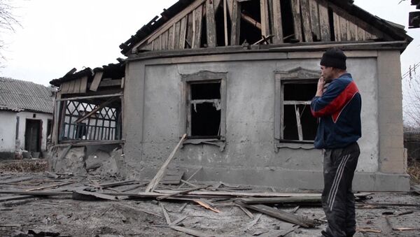 Жители Донецка плакали и разбирали завалы после артобстрела