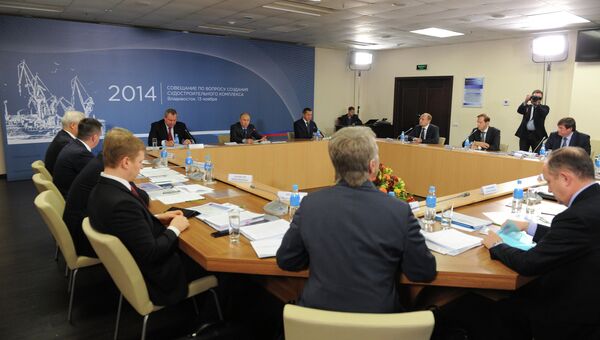Президент России Владимир Путин проводит совещание по вопросу создания судостроительного комплекса