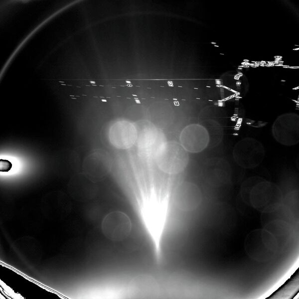 Фотография космического аппарата Rosetta, сделанная модулем Фил после успешного отсоединения. 12 ноября 2014